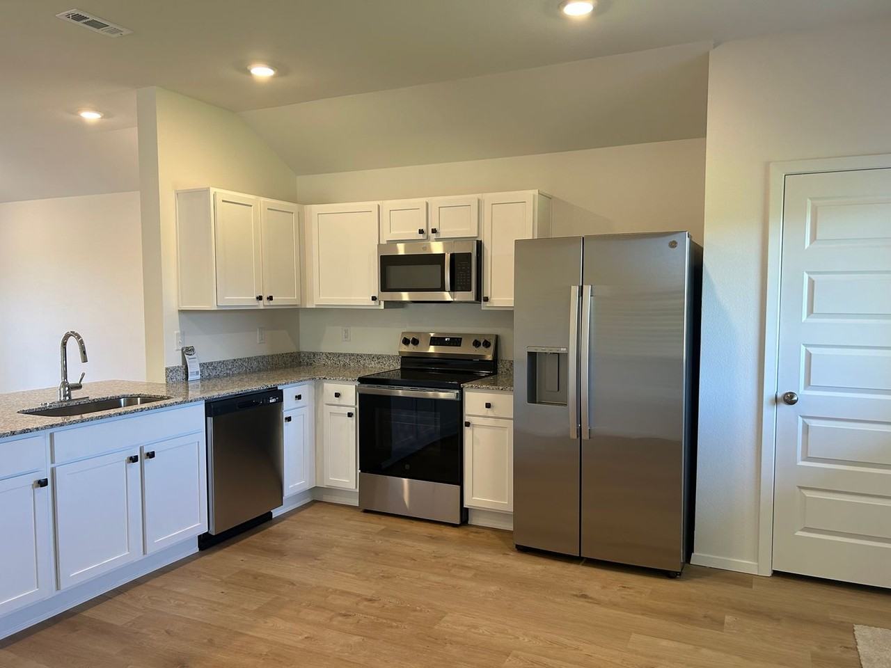 2708 Young St - Photo 5 of 25