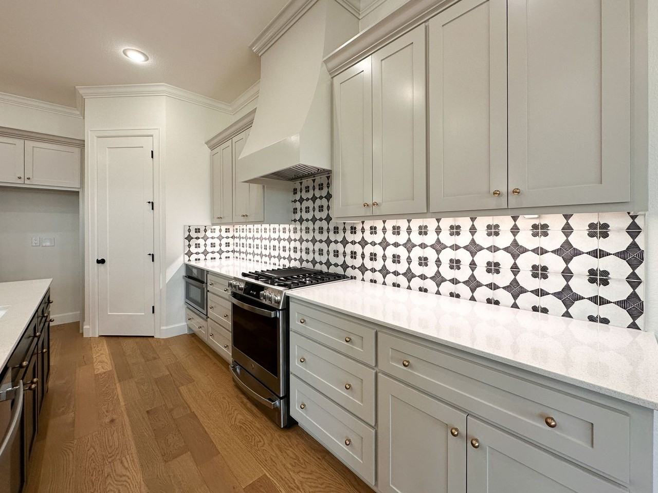 6610 Align Ave - Photo 5 of 21