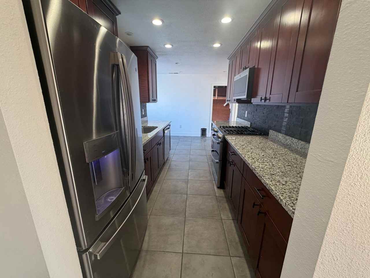 217 Mayfair Ave - Photo 6 of 37