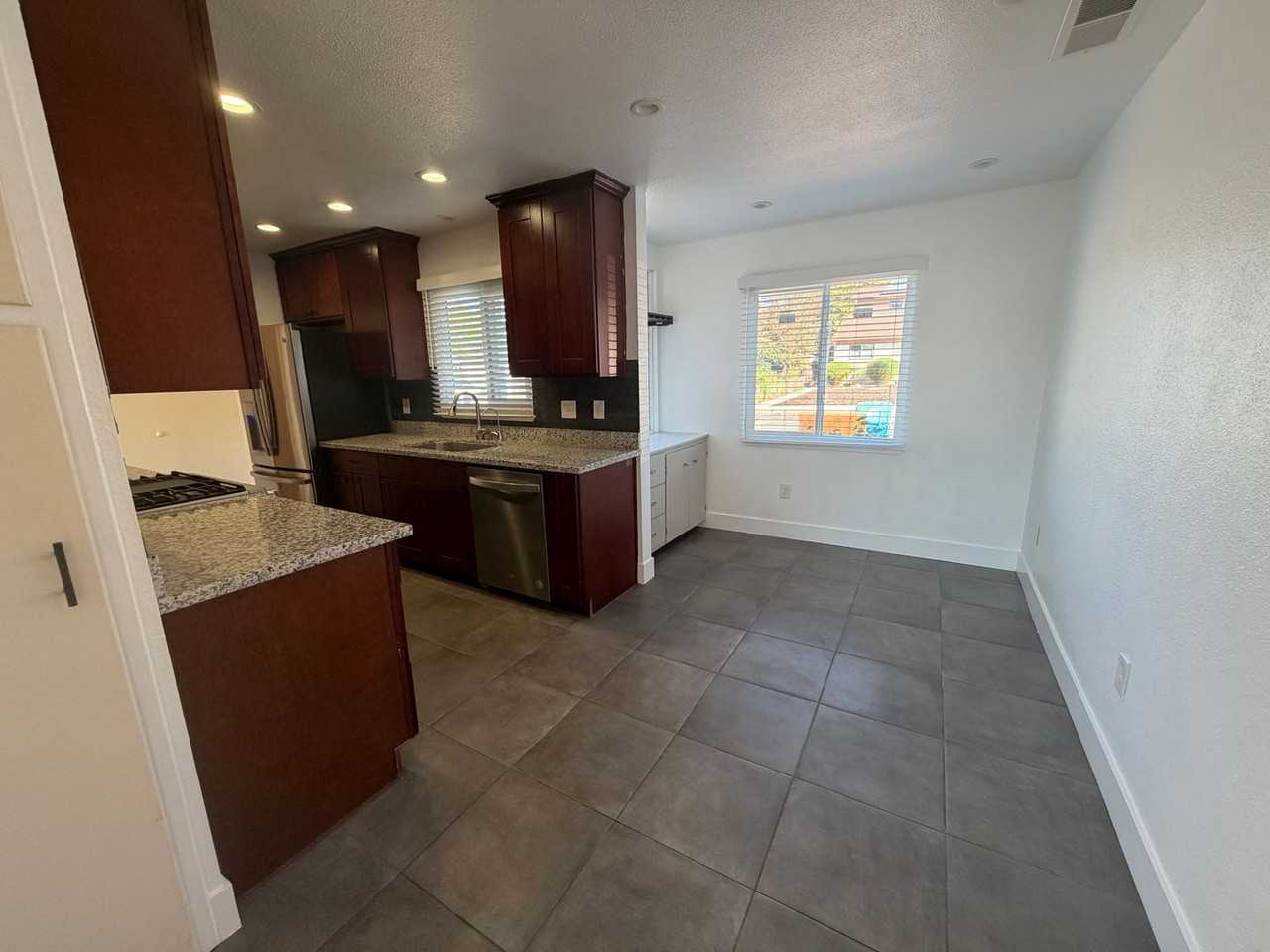 217 Mayfair Ave - Photo 7 of 37