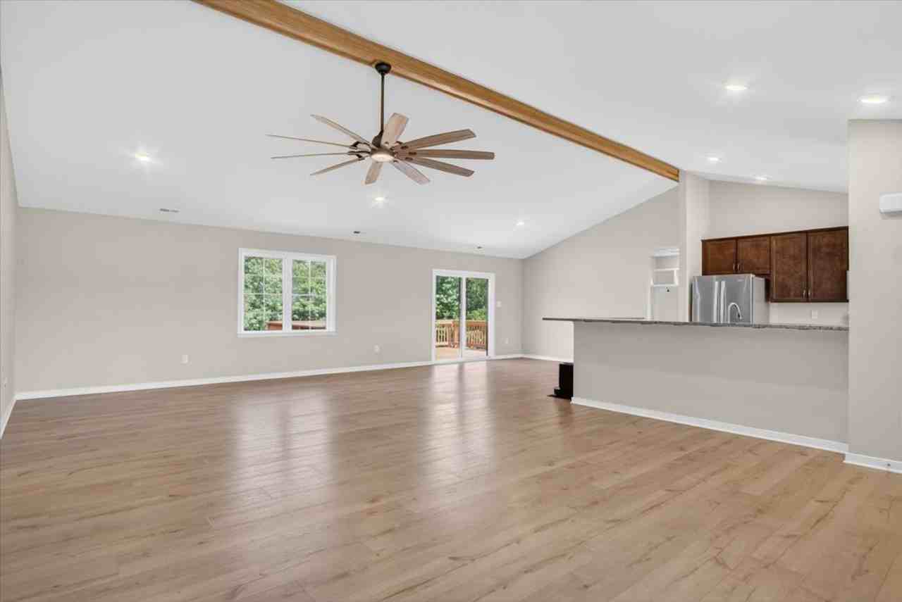 223 Vista Hill Ln - Photo 4 of 37