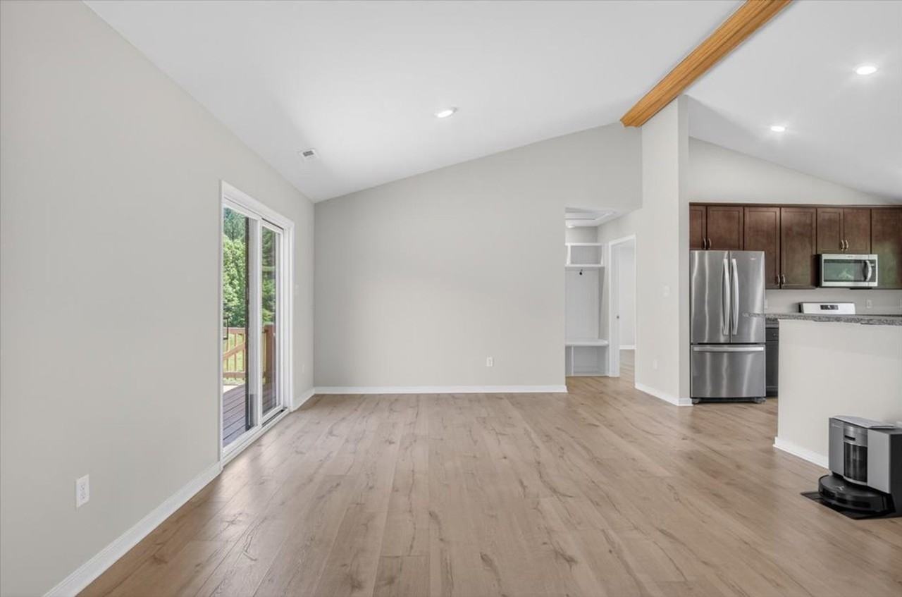 223 Vista Hill Ln - Photo 5 of 37