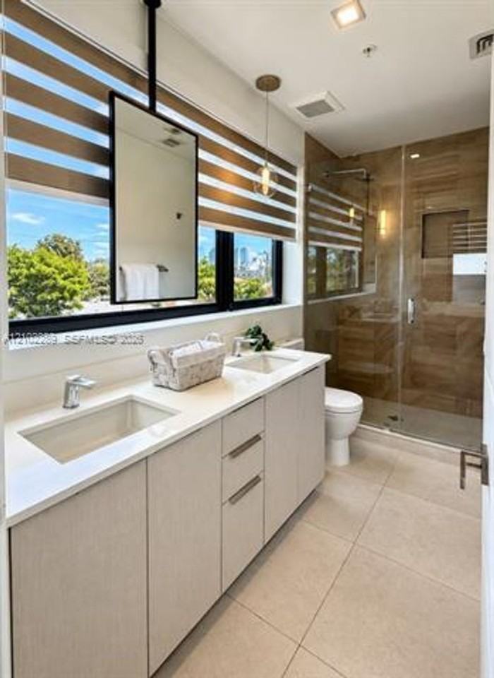 721 721 SW 11th St th B - Photo 6 of 7
