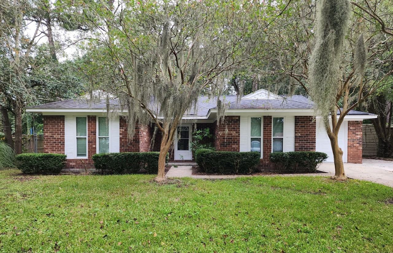 1325 Whitfield Park Dr - Photo 2 of 15