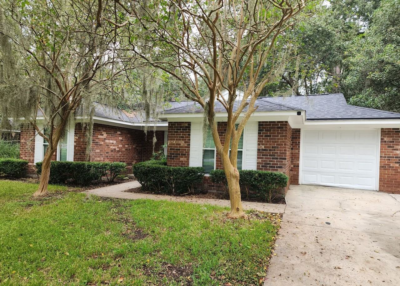 1325 Whitfield Park Dr - Photo 3 of 15
