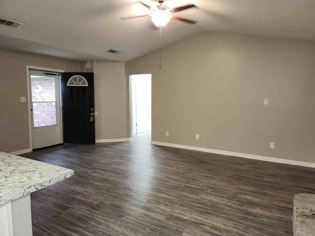 1325 Whitfield Park Dr - Photo 4 of 15
