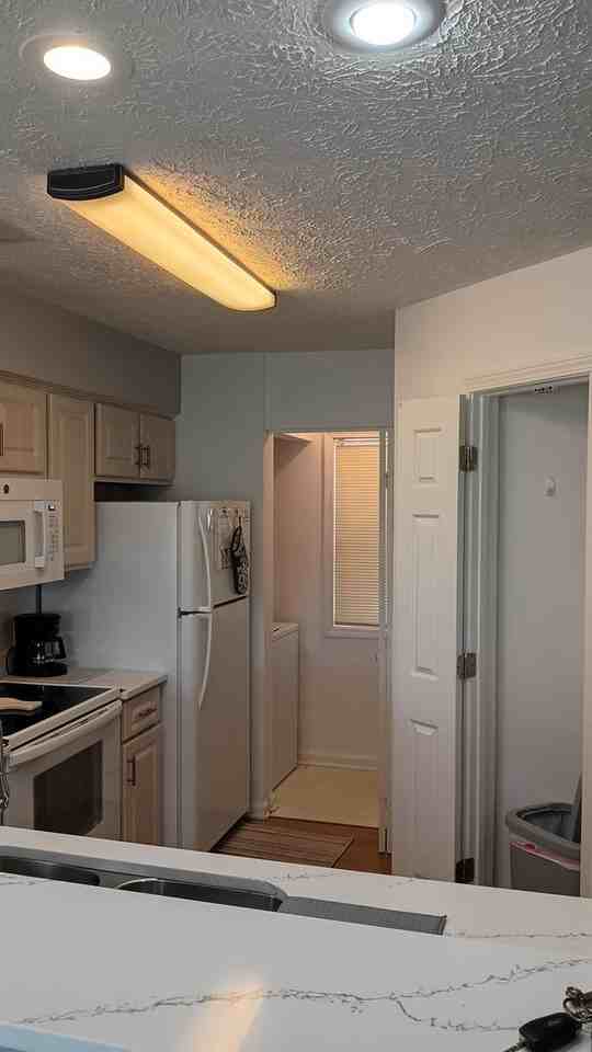 569 Blue River Ct - Photo 3 of 23
