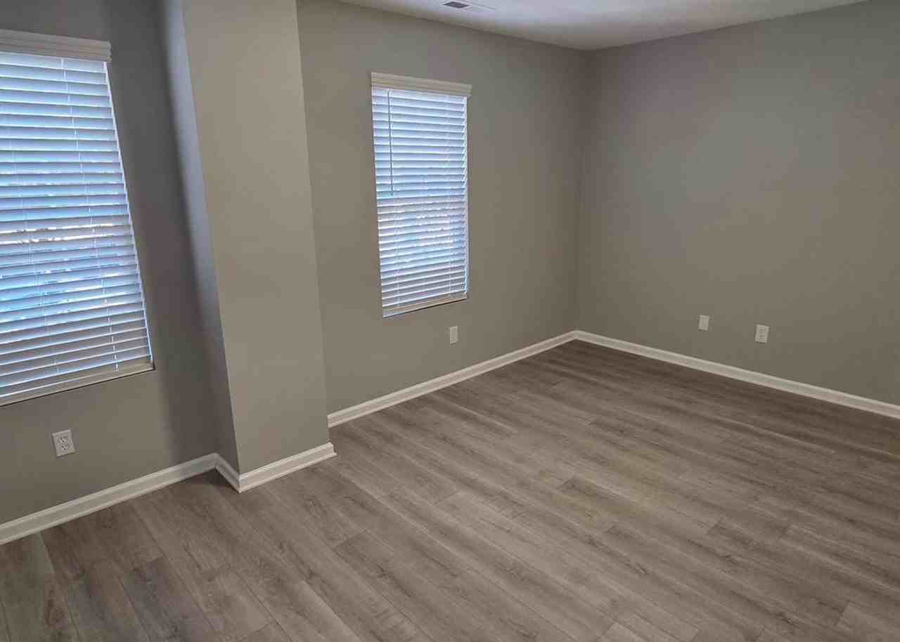 110 N Woodcrest St - Photo 2 of 10