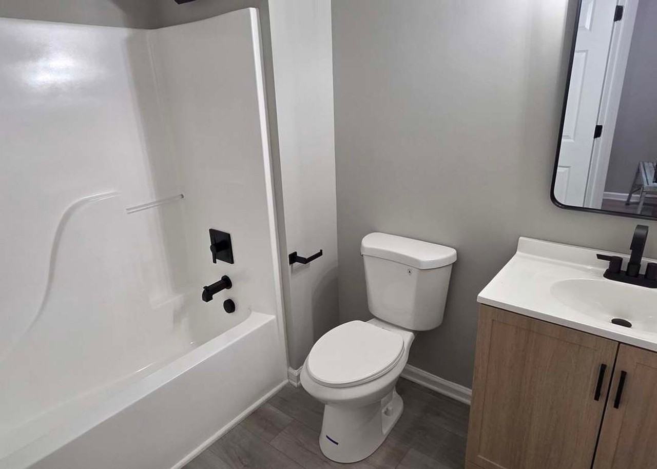 110 N Woodcrest St - Photo 3 of 10