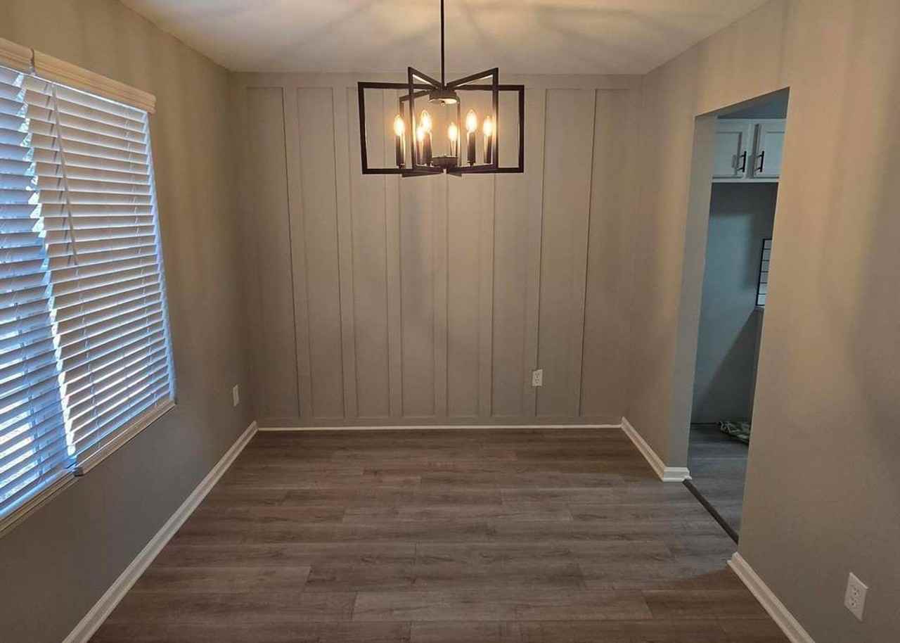 110 N Woodcrest St - Photo 7 of 10