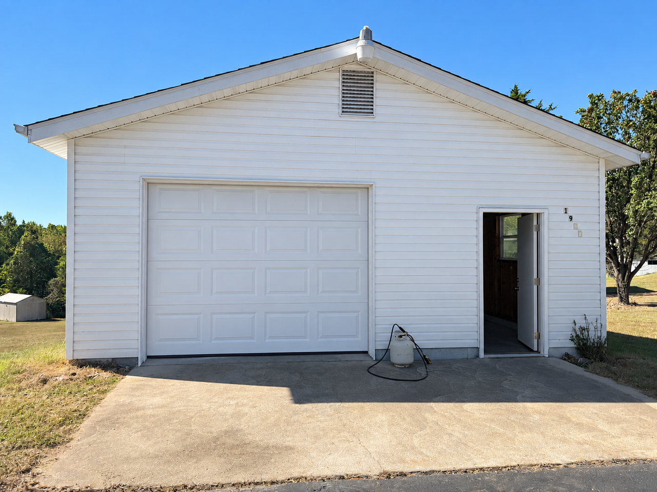 1900 Erin Dr - Photo 2 of 3