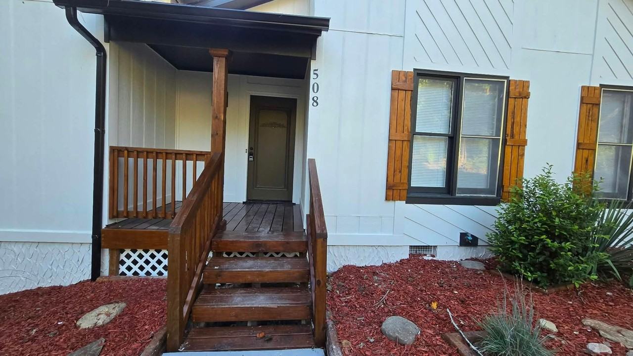 508 Singletary Pl - Photo 3 of 26