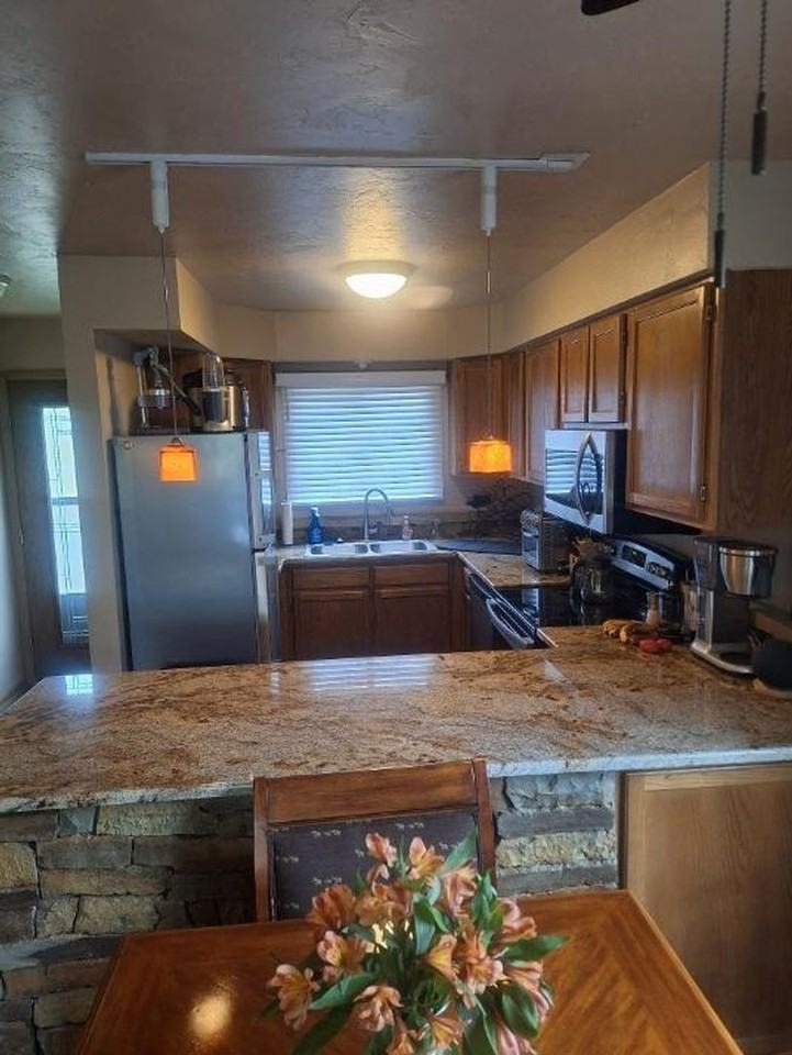 312 Hillcrest Dr - Photo 4 of 18