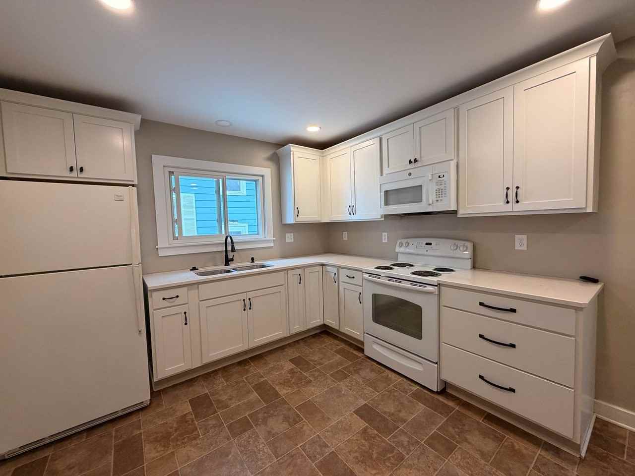 1812 Richmond St Nw - Photo 3 of 17