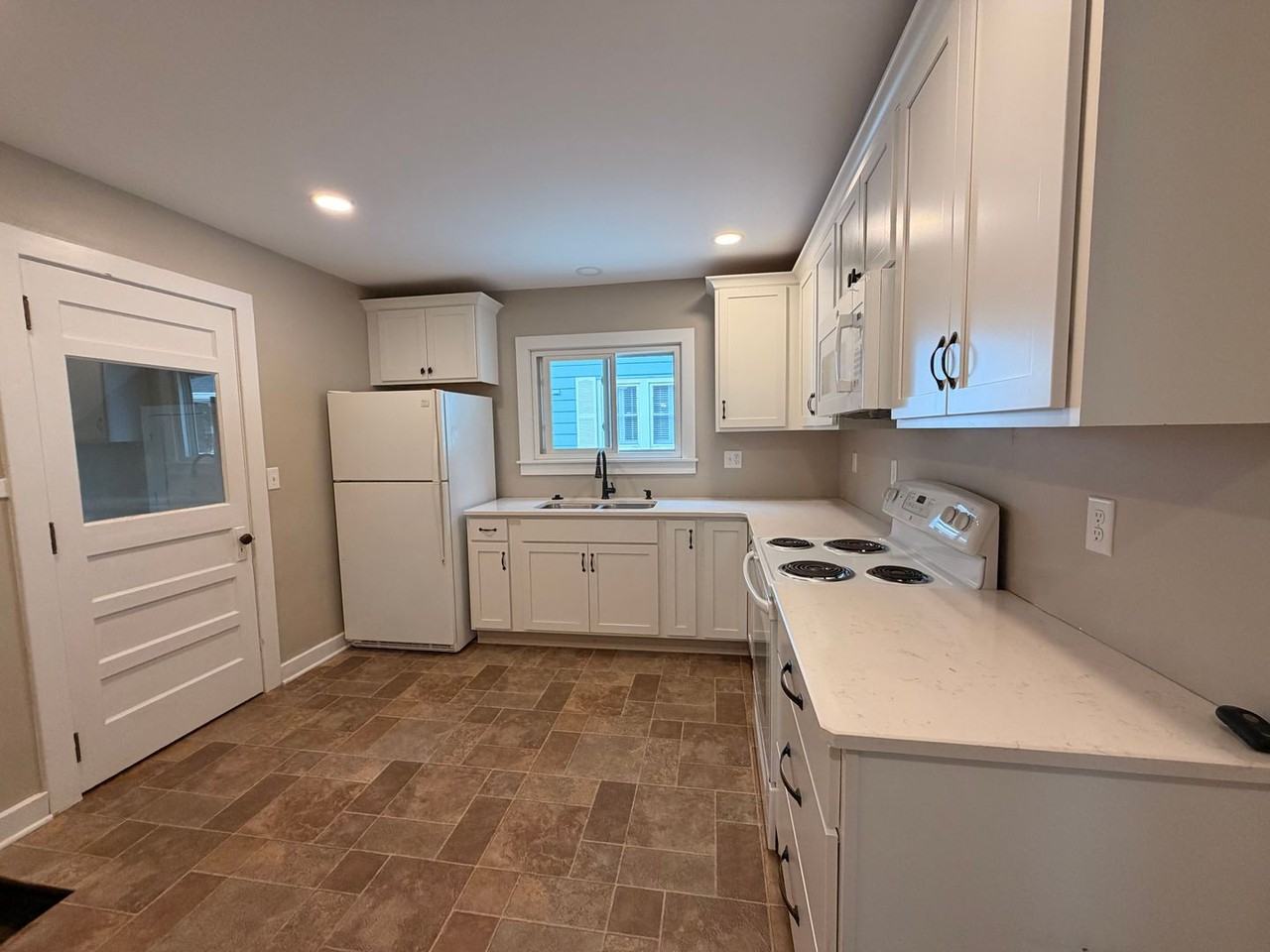 1812 Richmond St Nw - Photo 4 of 17