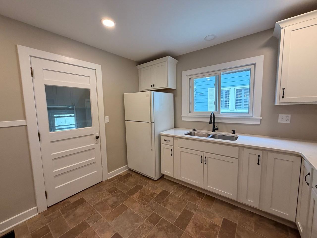 1812 Richmond St Nw - Photo 5 of 17
