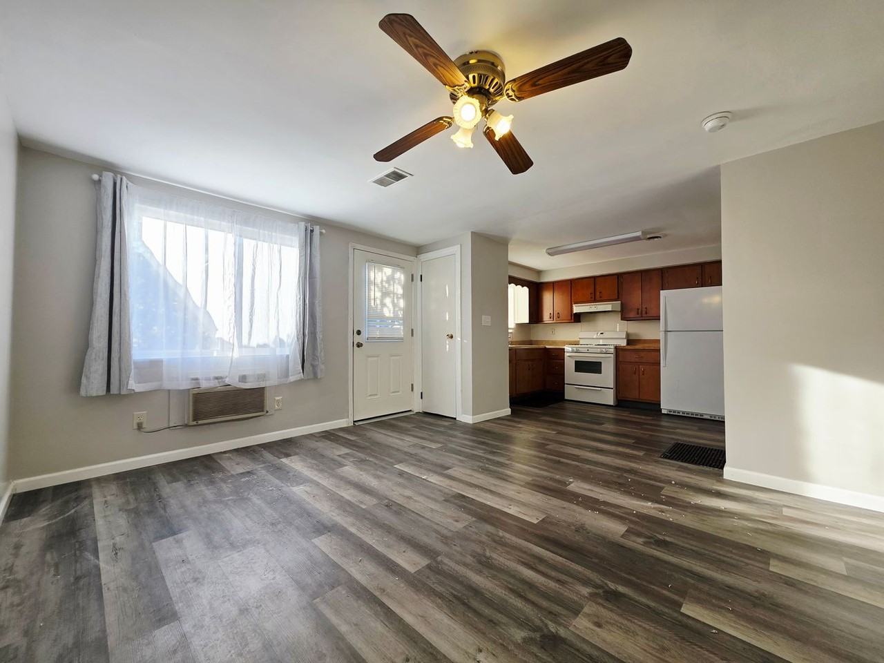 602 Main St - Photo 2 of 17