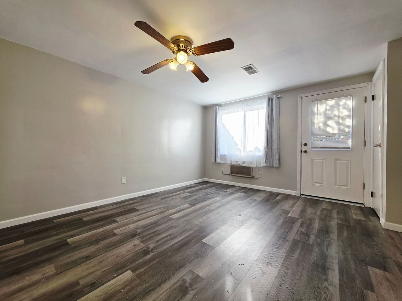 602 Main St - Photo 3 of 17