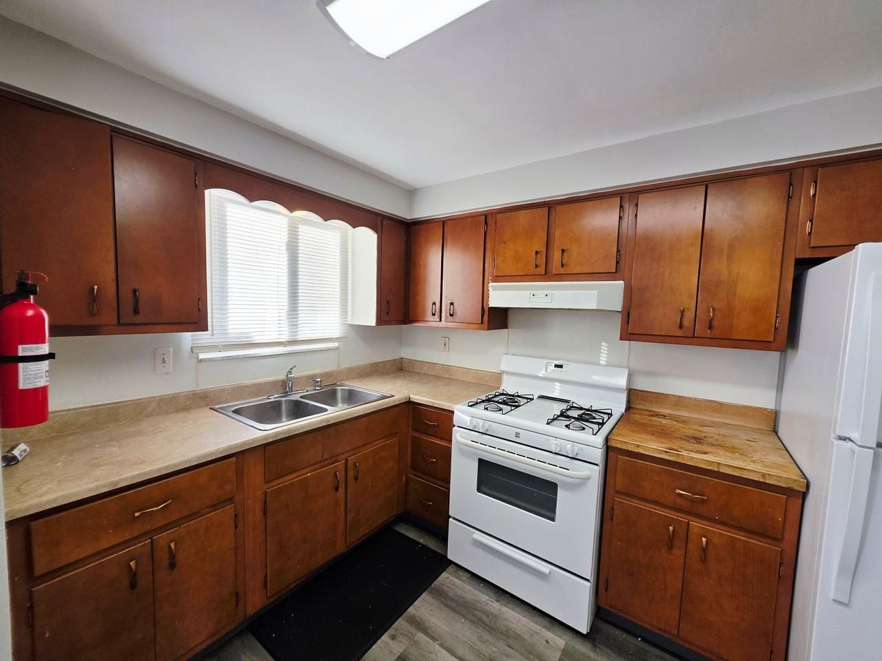 602 Main St - Photo 5 of 17
