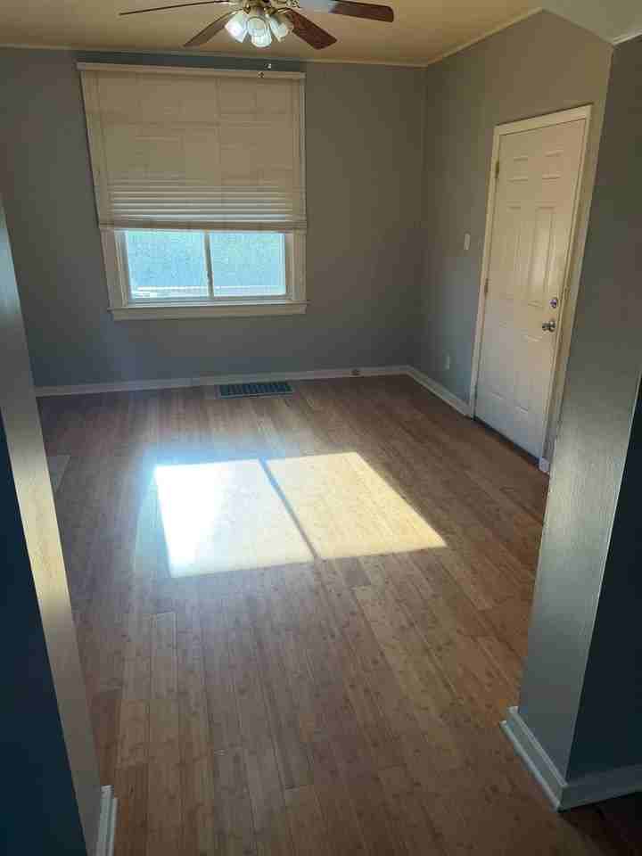 212 Republic St - Photo 2 of 11