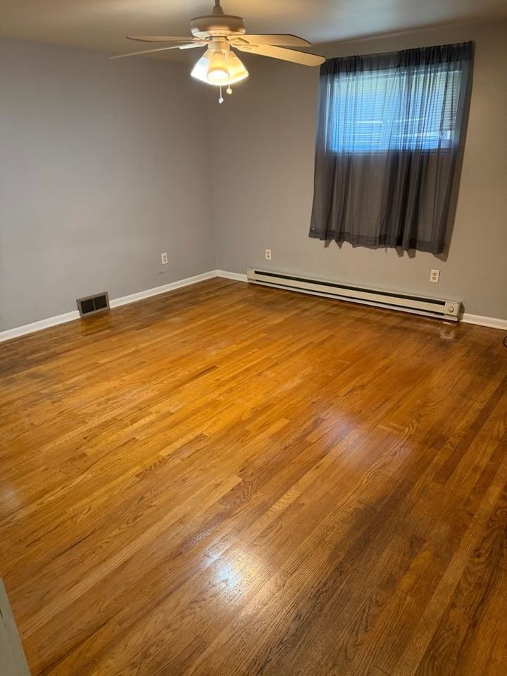212 Republic St - Photo 7 of 11