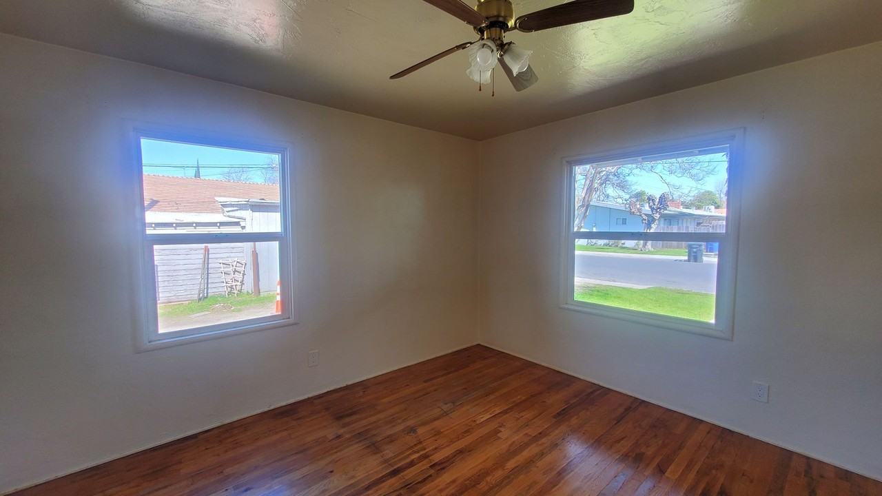 1015 Kimble St - Photo 6 of 8