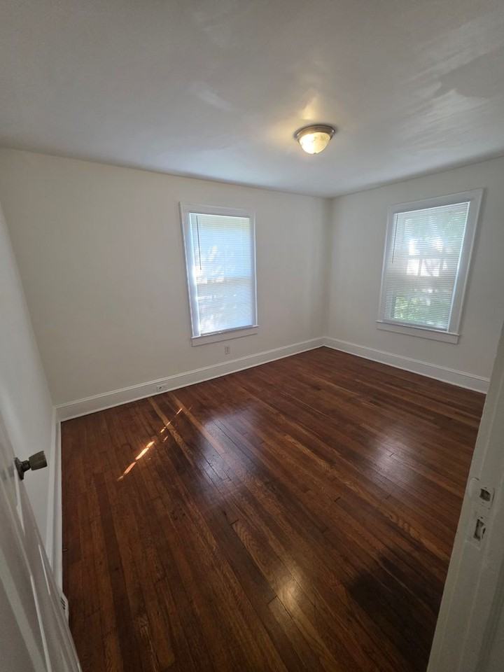233 Methodist Dr - Photo 5 of 18