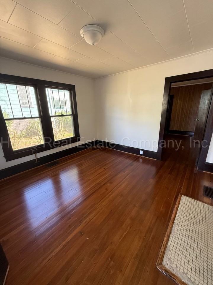1118 Franklin St - Photo 2 of 10