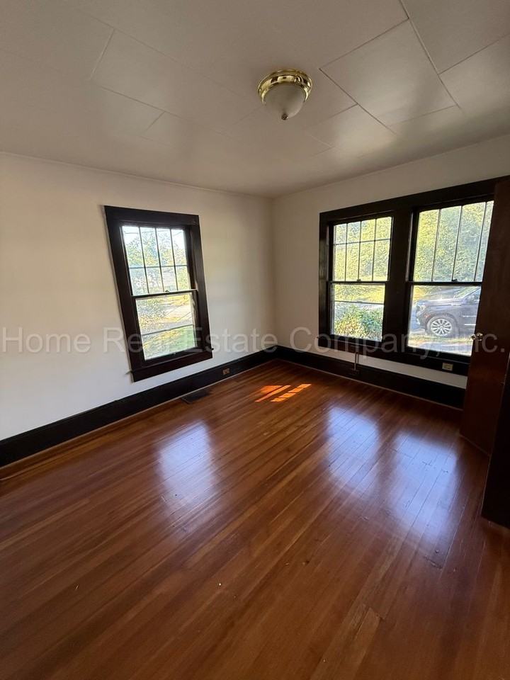 1118 Franklin St - Photo 3 of 10