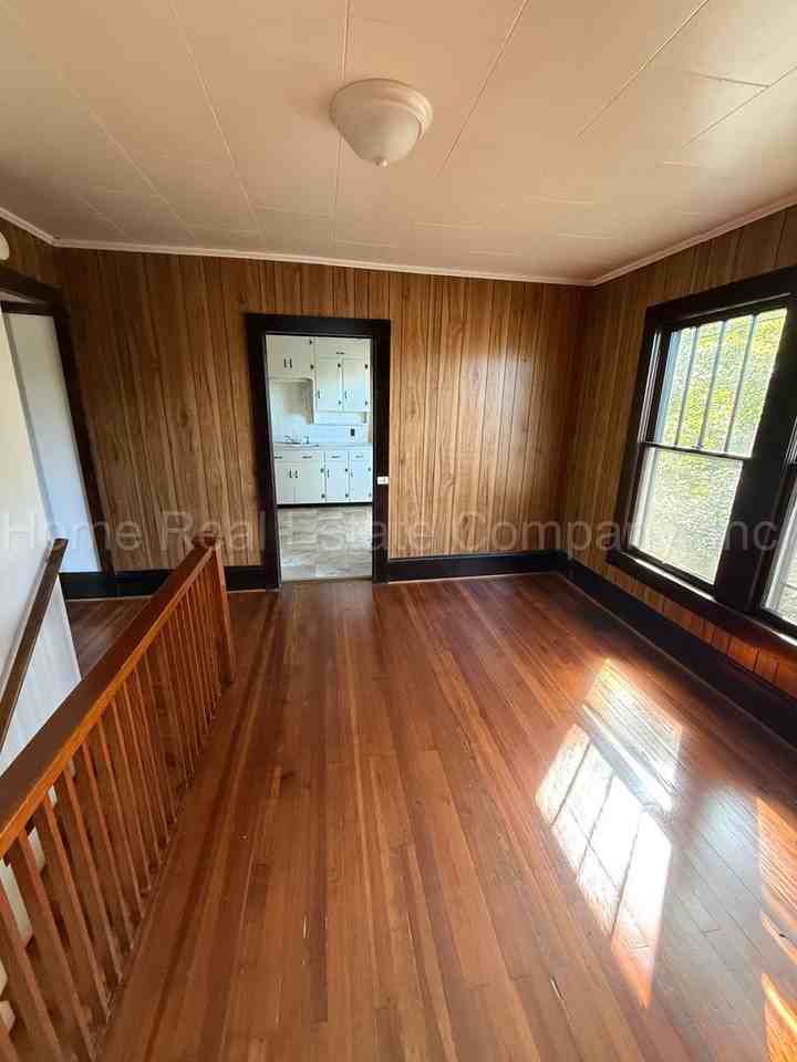 1118 Franklin St - Photo 4 of 10