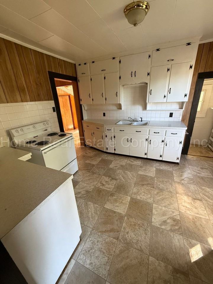 1118 Franklin St - Photo 5 of 10