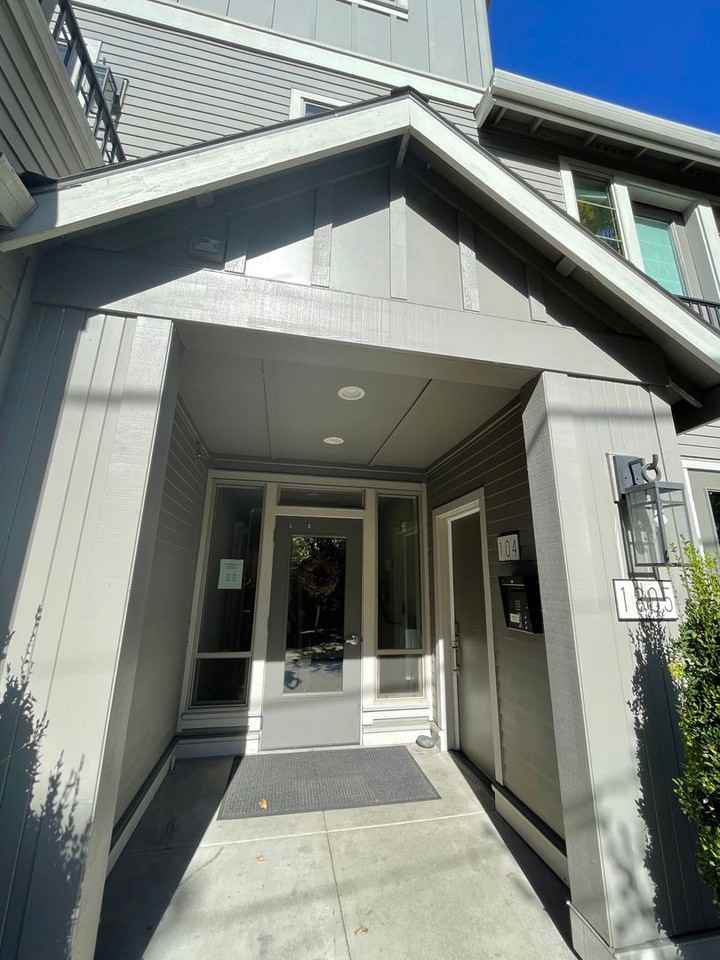 1805 Se Madison St #203 - Photo 3 of 18
