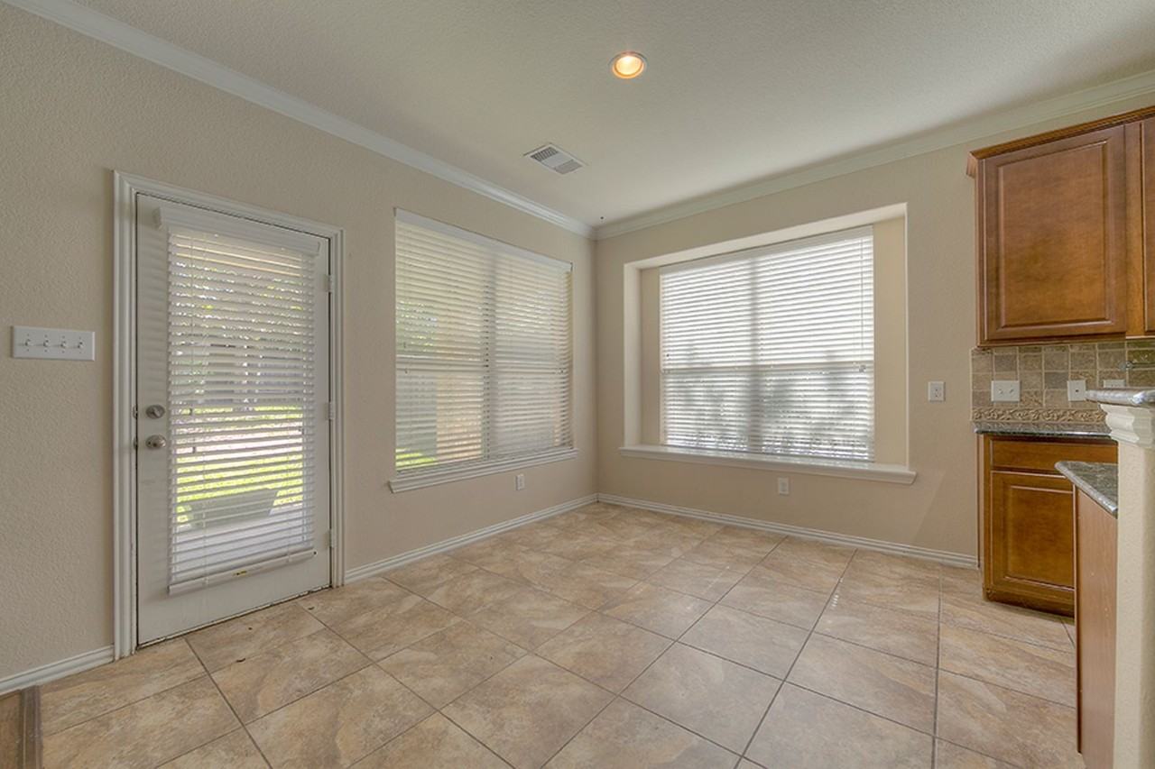 10 Quillwood Pl - Photo 7 of 38