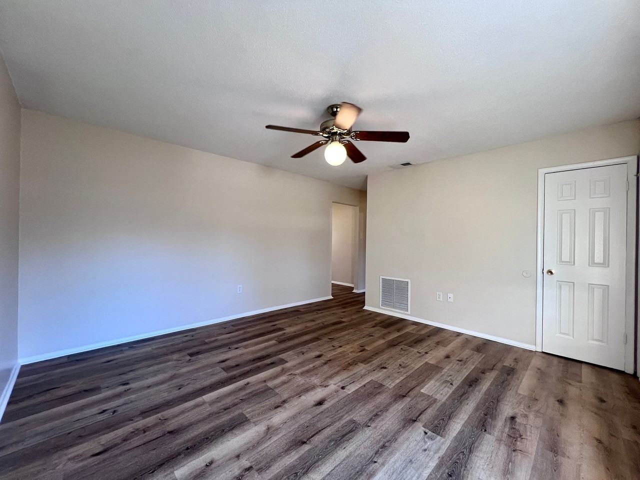 133 Melrose Pl - Photo 3 of 26