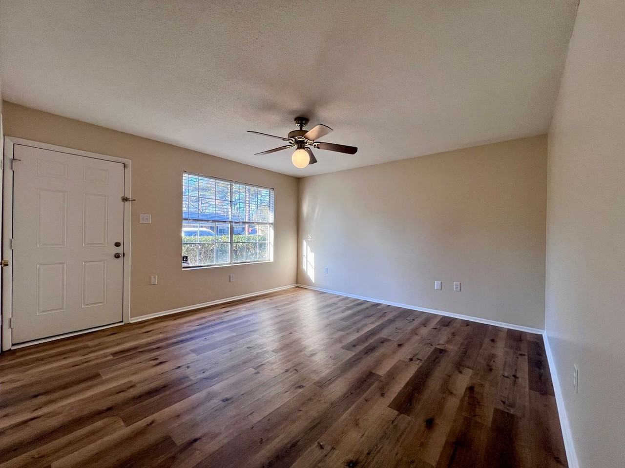 133 Melrose Pl - Photo 4 of 26