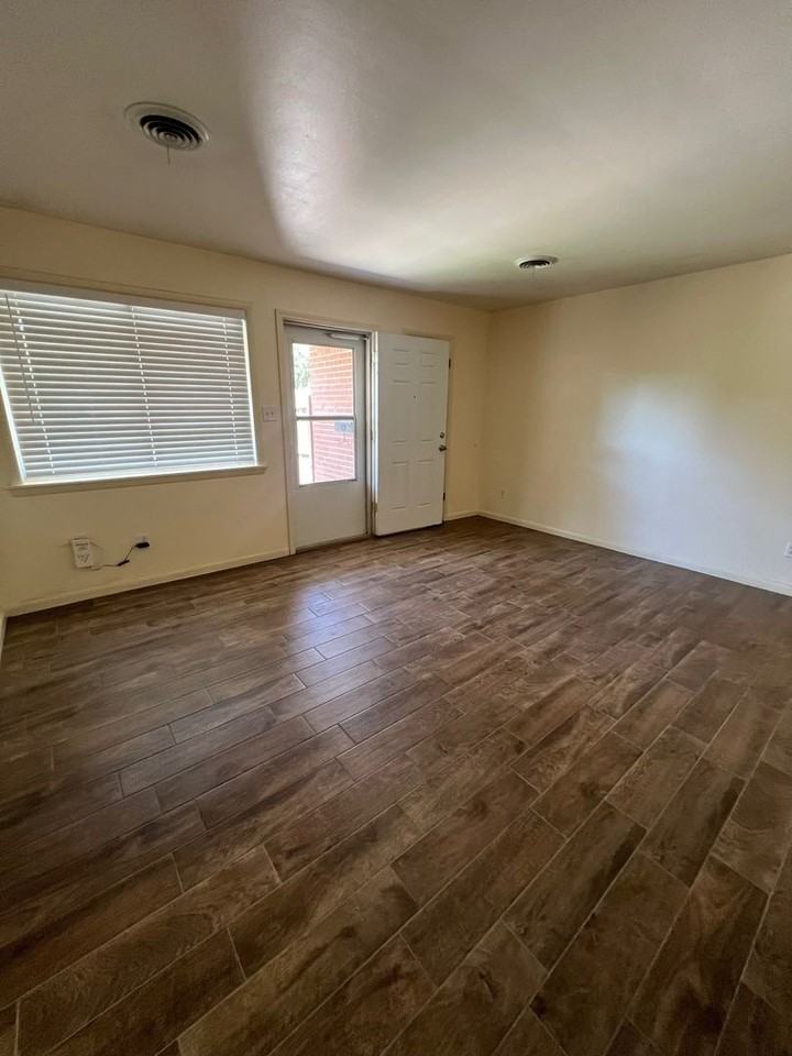 110 Sw 24th Ave - Photo 3 of 10