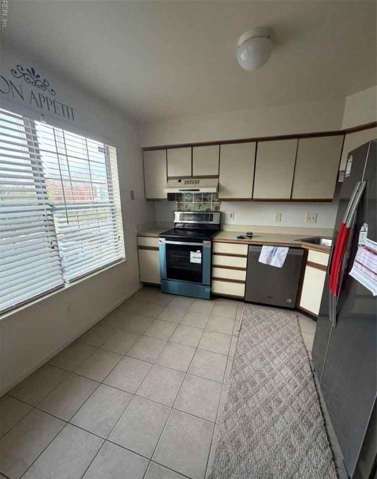 616 Shoreham Ct #203 - Photo 3 of 7