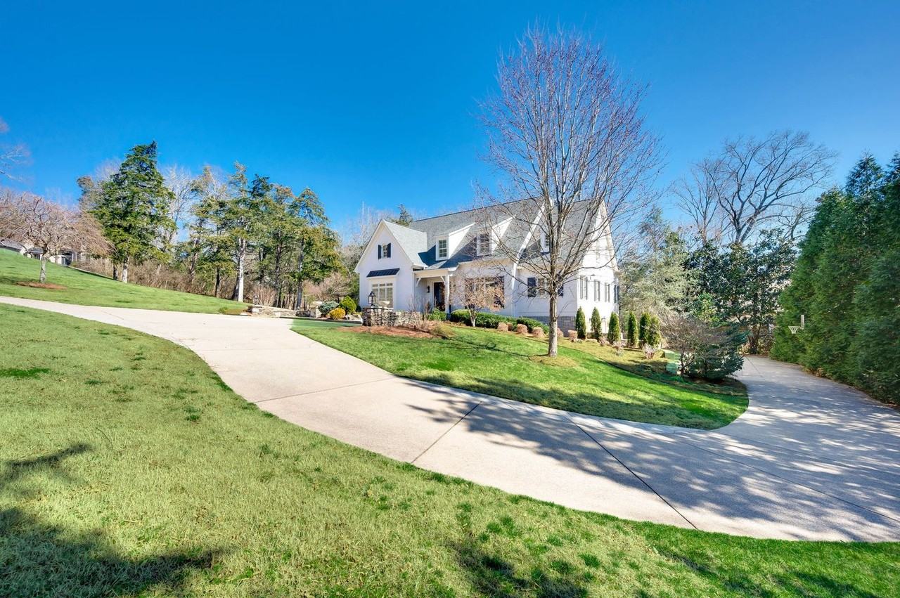 110 Balleroy Dr - Photo 4 of 50