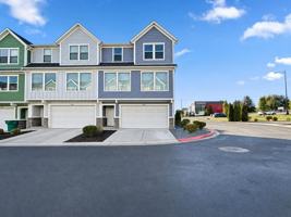 featured image of 2527 N Knights Ln