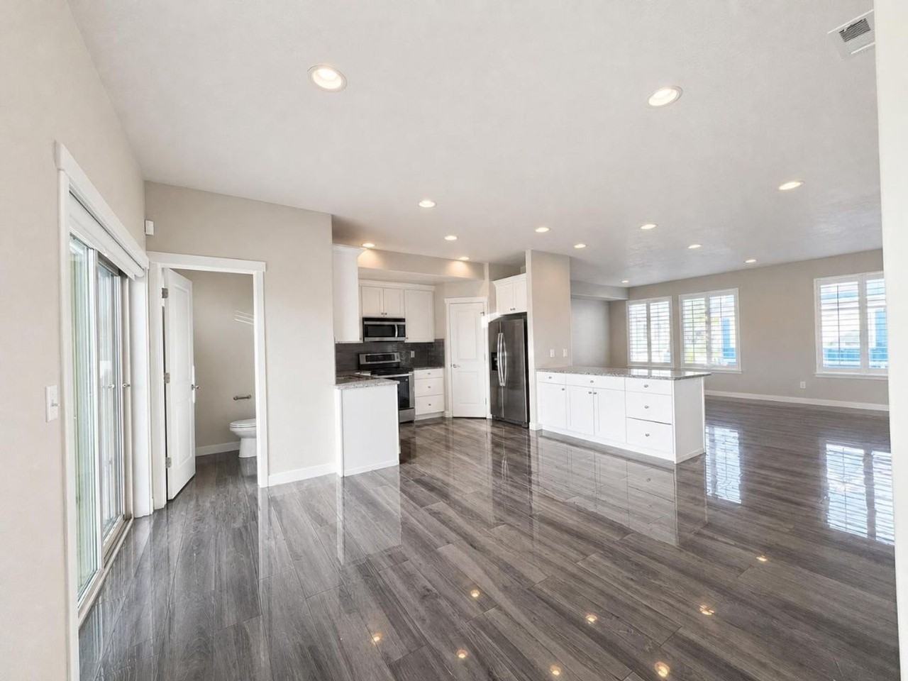 2527 N Knights Ln - Photo 3 of 22