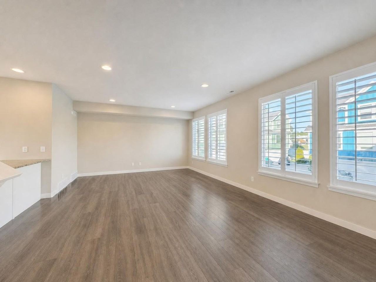 2527 N Knights Ln - Photo 5 of 22