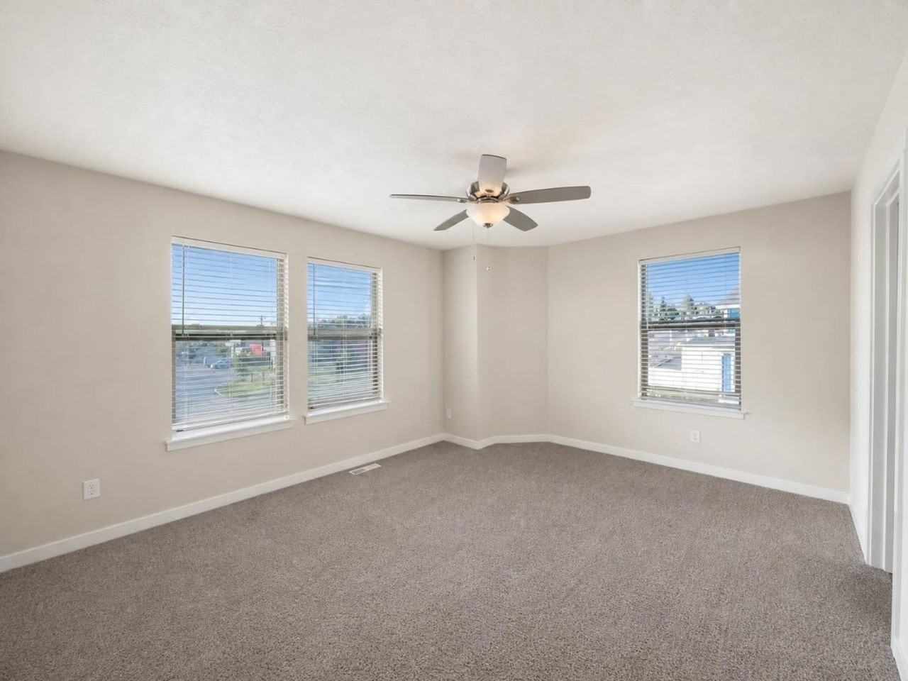 2527 N Knights Ln - Photo 6 of 22
