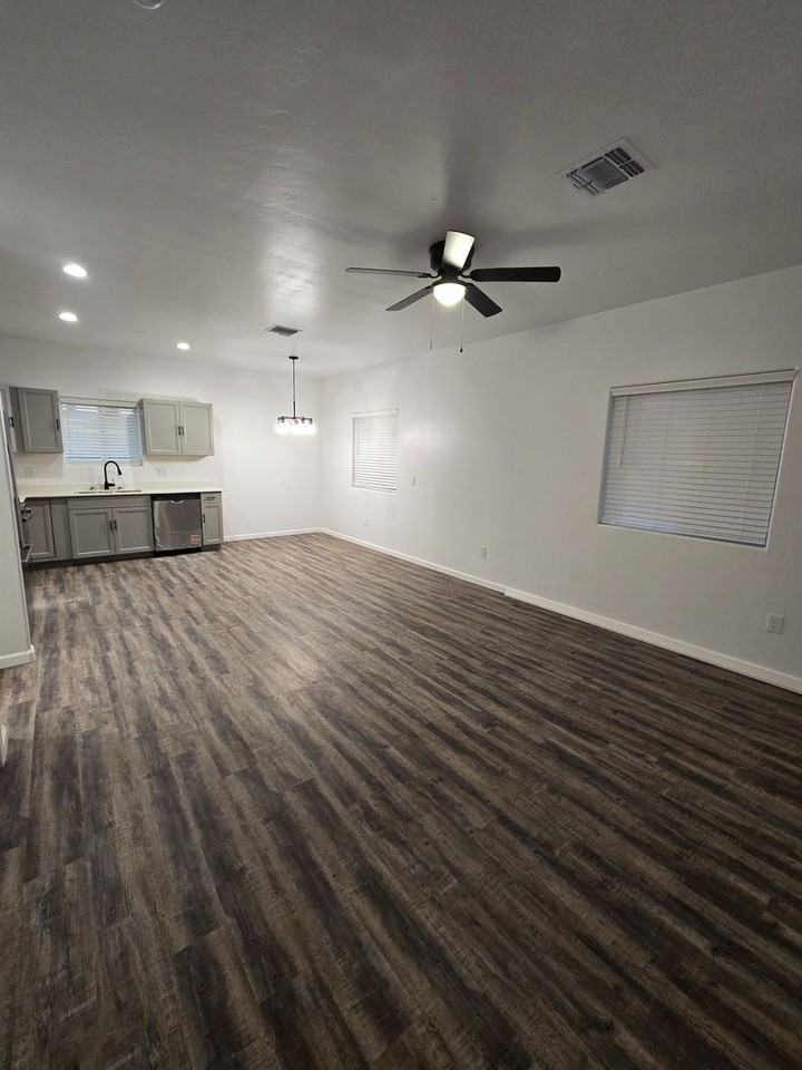 5810 E Hermans Rd - Photo 5 of 28