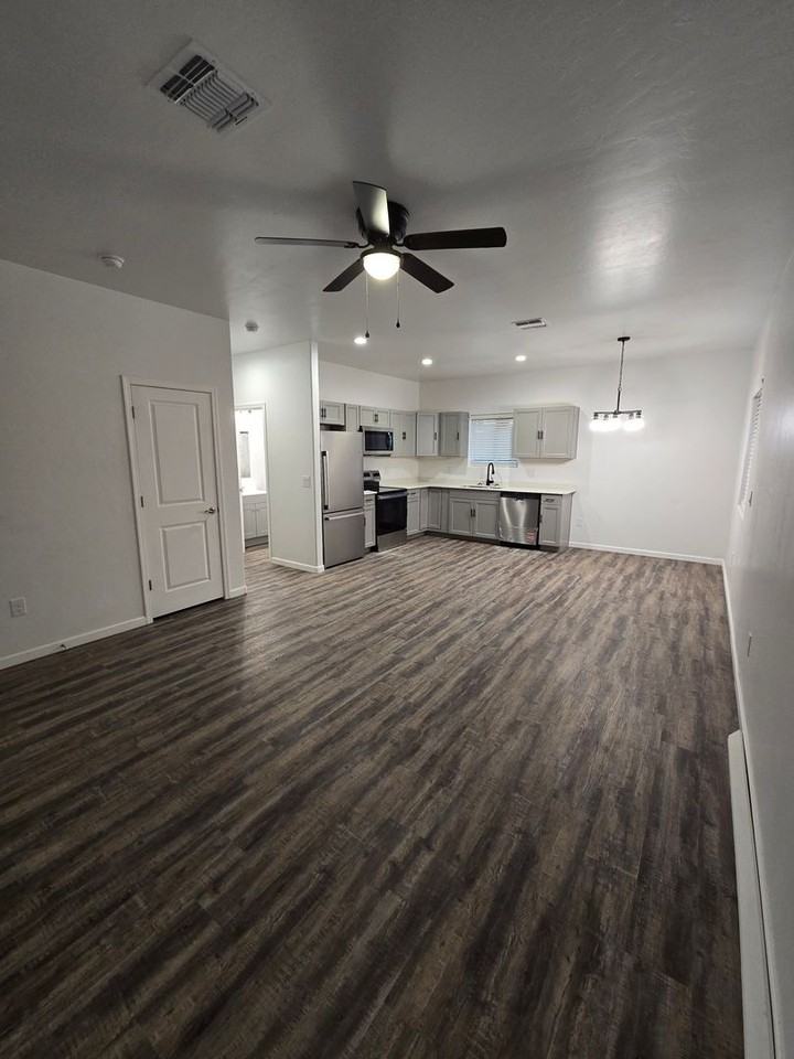 5810 E Hermans Rd - Photo 6 of 28