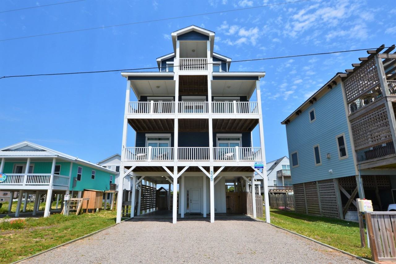 525 Ocean Dr - Photo 2 of 34