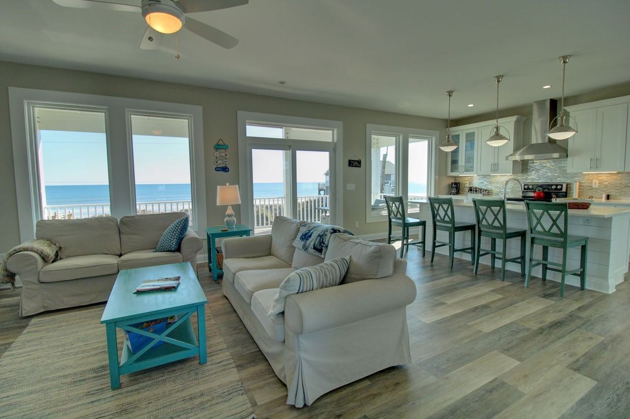 525 Ocean Dr - Photo 4 of 34