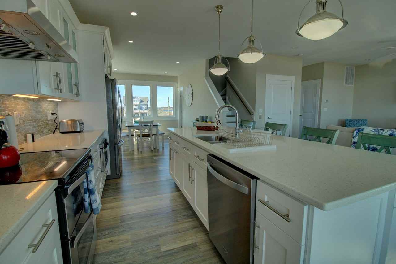 525 Ocean Dr - Photo 6 of 34
