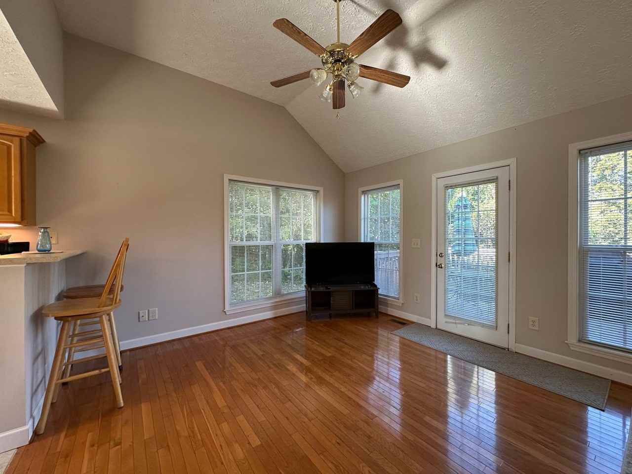 308 Dancy Ln - Photo 6 of 40