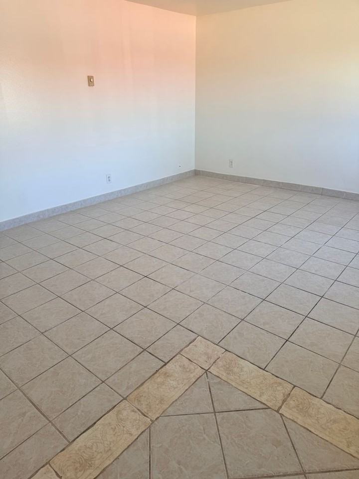 650 W Hemlock St - Photo 3 of 6