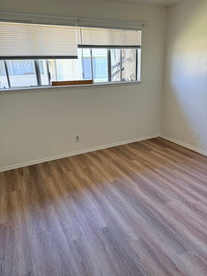650 W Hemlock St - Photo 4 of 6
